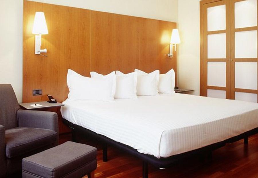 Ac Hotel Badajoz By Marriott Rum bild